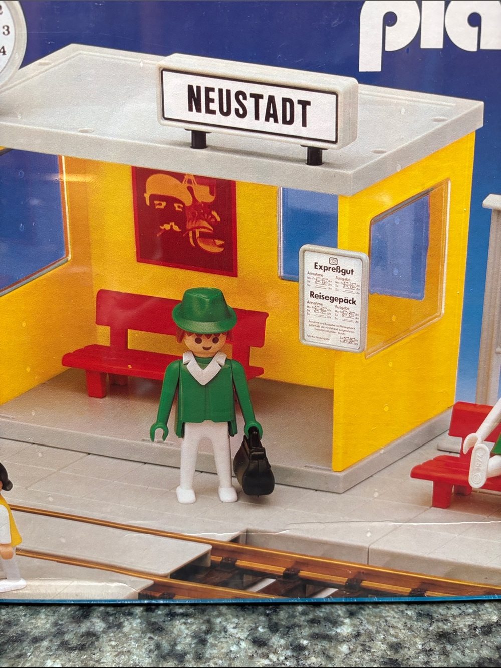 NEW Playmobil set 4370 from 80s /NeustadtTrain Station Playset - Yellow & Blue - Picture 3 of 5